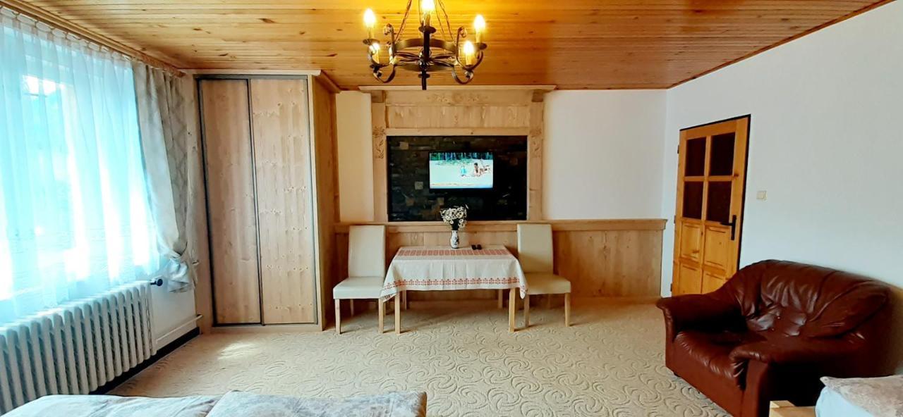Apartman Astra V Zdiari Luaran gambar